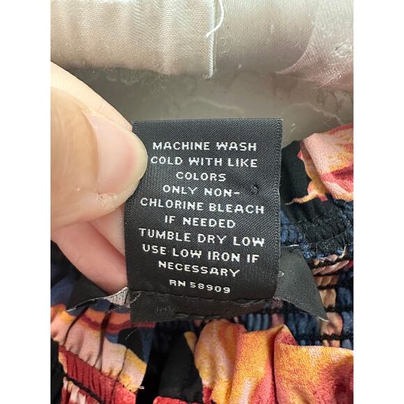 INVESTMENTS | Silky Hawaiian Floral Blouse Top | XL - Picture 7 of 7